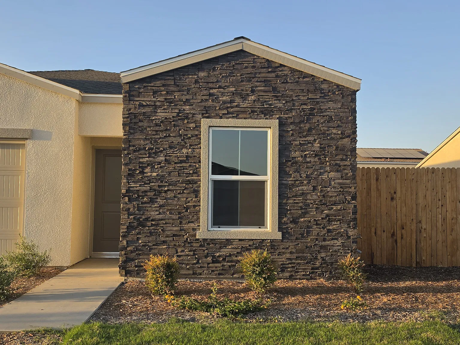 8232 Wandesford Dr — Photo 3