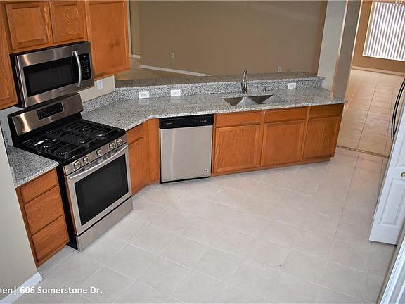 4th image of 606 Somerstone Dr