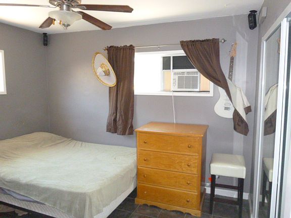 4th image of 8797 Wakefield Ave