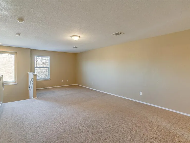 1109 Sussex Pl — Photo 13