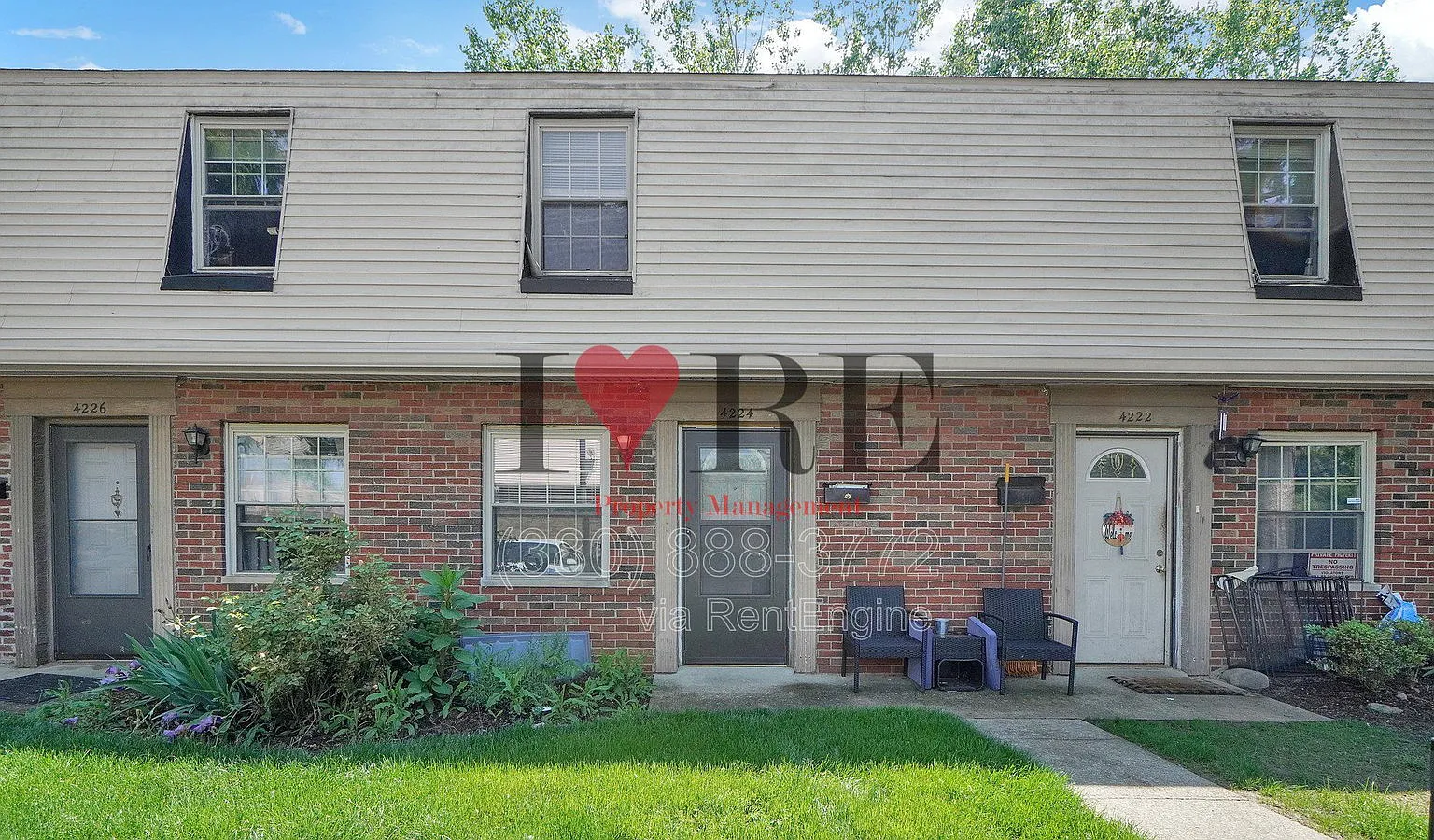 2 bed, 1.0 bath, 742 sqft, $995 — Photo 1