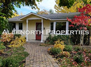 58 4th St, Ashland, OR 97520