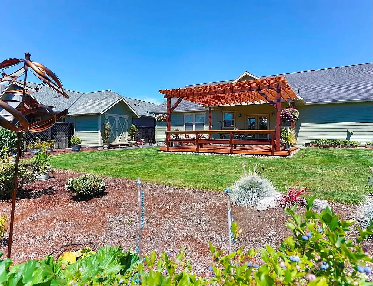 3 bed, 2.5 bath, 2576 sqft, $3,250 — Photo 3