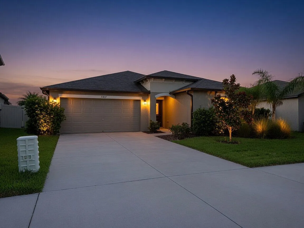 4 bed, 2.0 bath, 1936 sqft, $2,600 — Photo 4