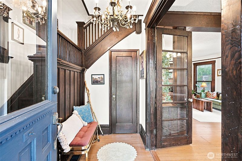 3rd image of 429 Cedar Avenue