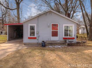 1009 E Summit St, Greenville, MI 48838