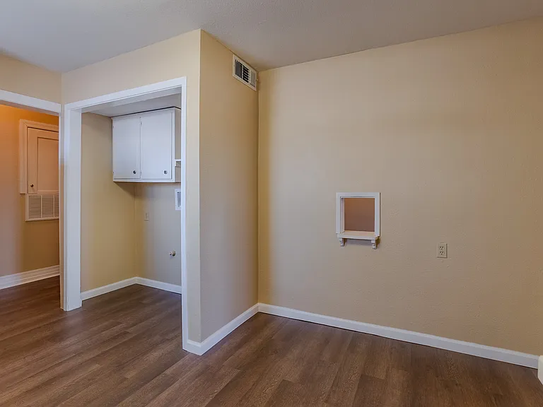 1121 Wallace St — Photo 17