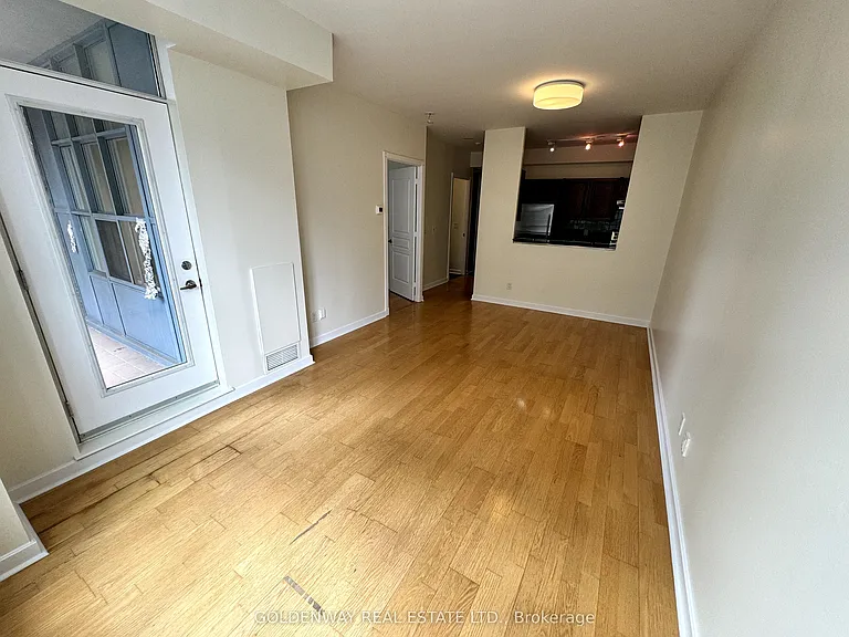 438 Richmond St W #921 — Photo 6