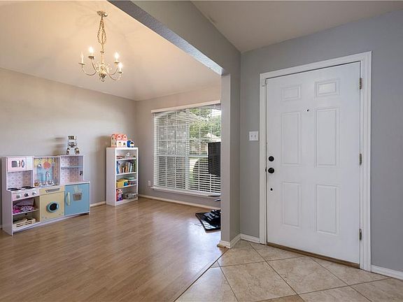 5th image of 2208 Woodcrest Dr