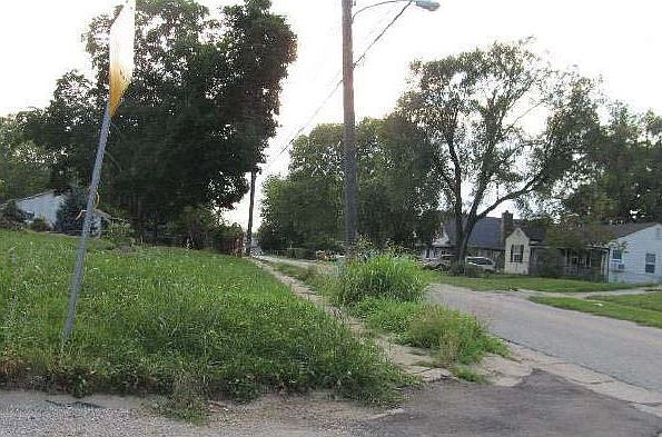 2nd image of 871 Shawnee Rd