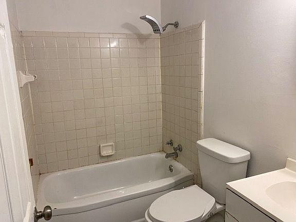 4th image of 28465 Newport Dr