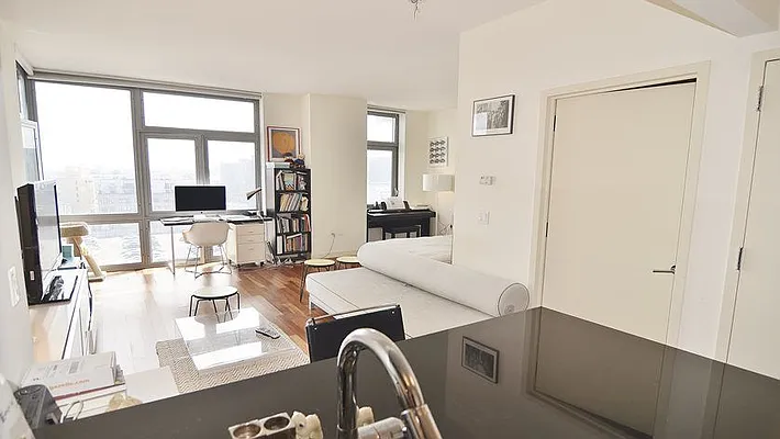 Rented by Park Property Advisors | media 26