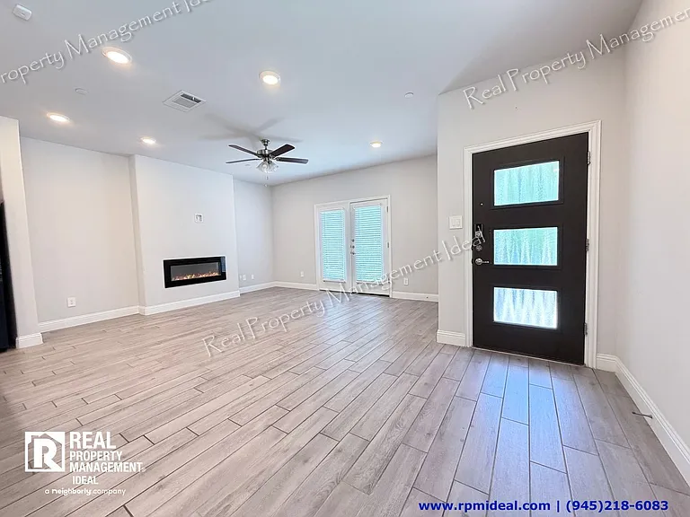 2130 Argolis Dr — Photo 4