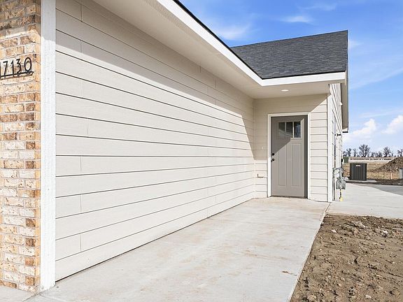 3rd image of 17132 W Lawson Cir