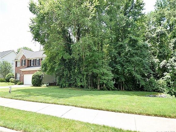 3rd image of 2208 Candlelight Woods Dr