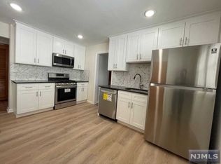222 10th St FLOOR 1, Palisades Park, NJ 07650