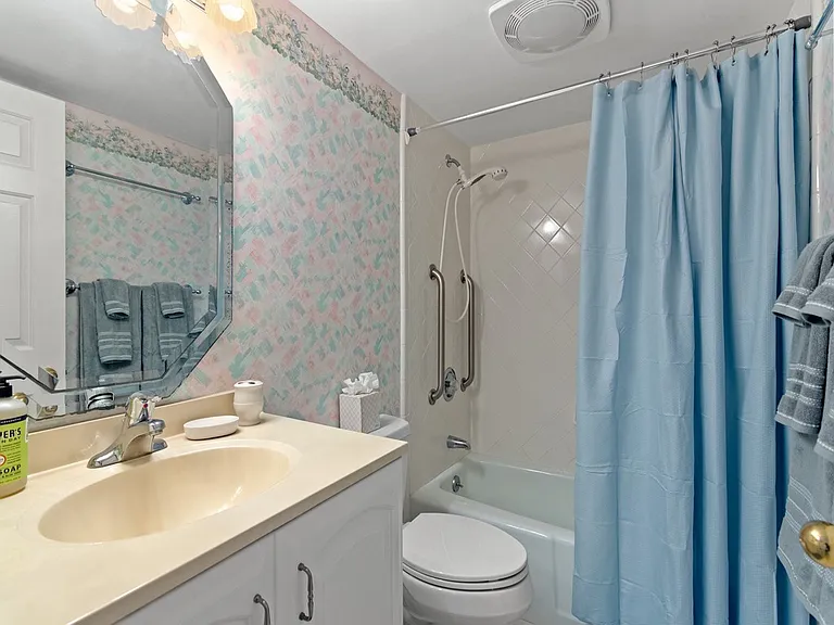 4141 Ocean Dr #402 — Photo 18