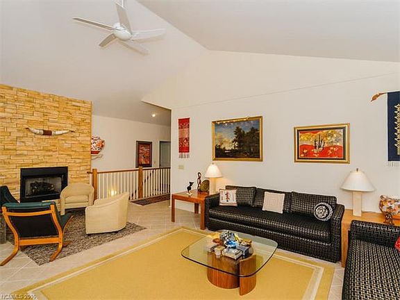 4th image of 64 Club Knoll Ct