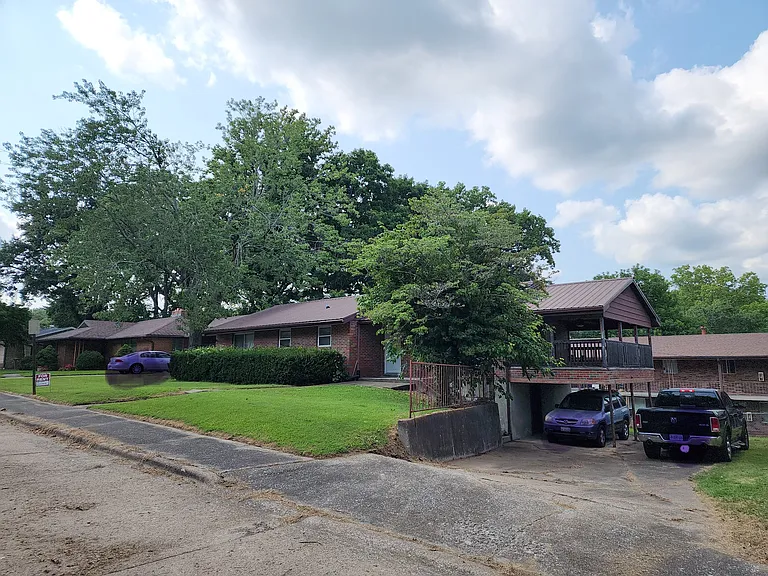 720 Watkins Dr #1 — Photo 2