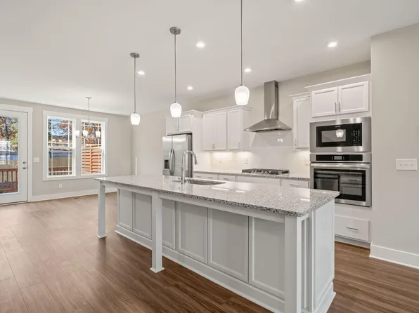 1109 Blackthorn Ln, Durham, NC 27703