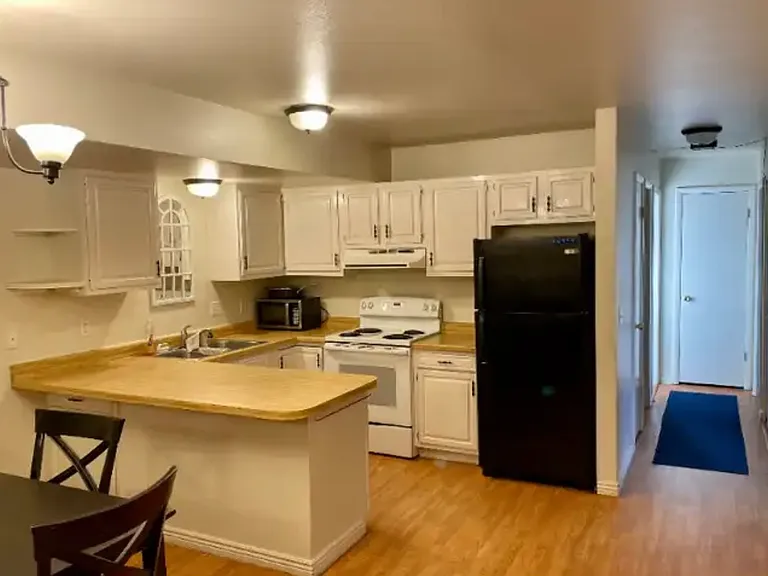 1710 Hickory Ln — Photo 6