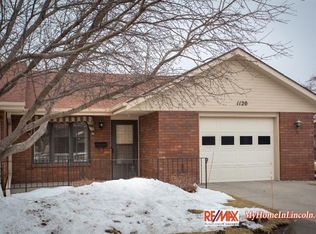 1120 Silver Ridge Rd #18, Lincoln, NE 68510