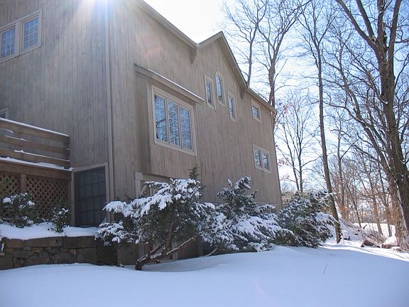 5th image of 25 Cushing Dr