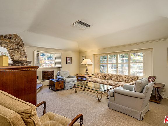 5th image of 8965 Wonderland Ave