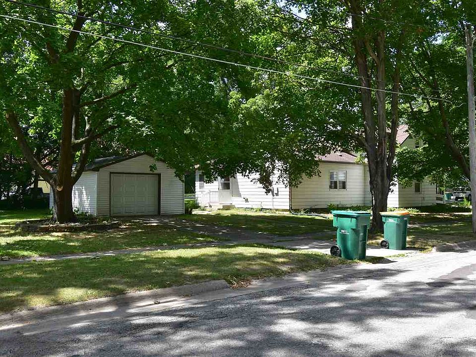 2nd image of 519 3rd St SE
