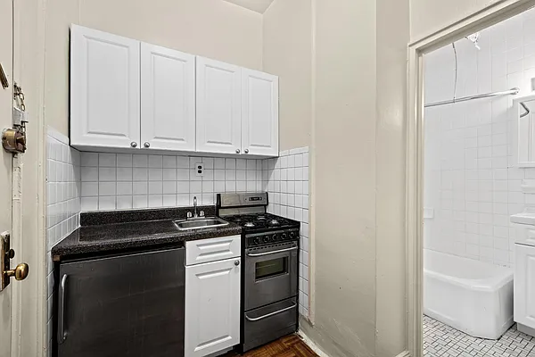 Rented by Keller Williams NYC | media 15