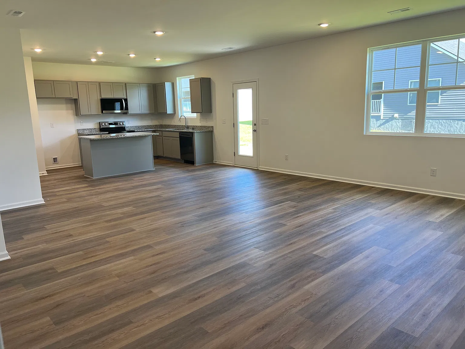 3 bed, 1479 sqft, $1,850 — Photo 3