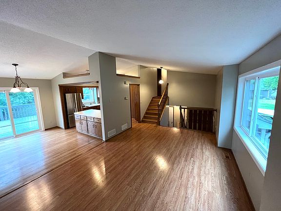 5th image of 2537 Hynes Ave N