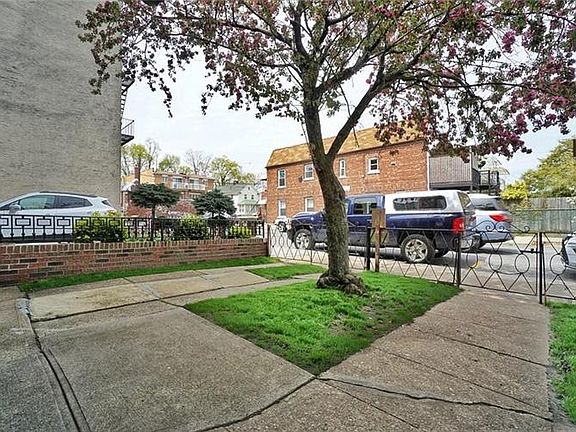 2nd image of 580 Fort Hill Pl