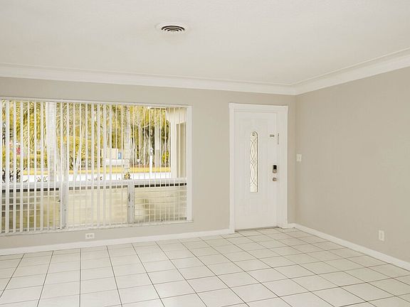 5th image of 831 NW 43rd Ave
