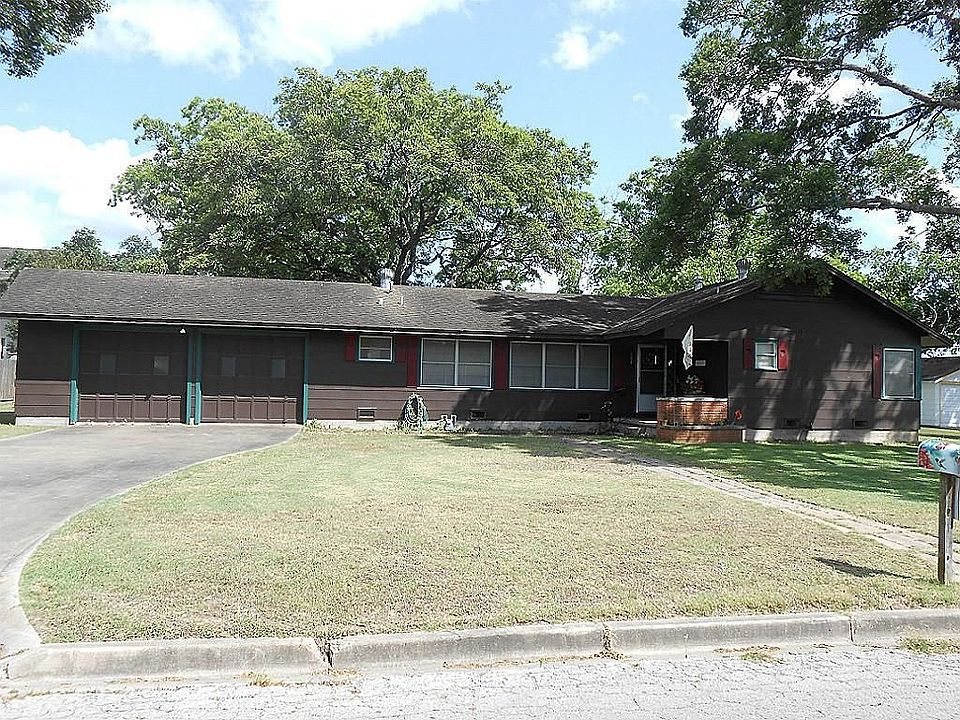 1st image of 304 Cemetery Ave