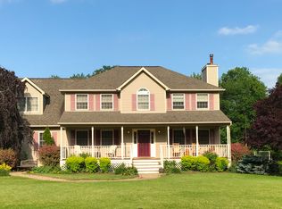 1 Phoenix Hill Rd, Highland Mills, NY 10930