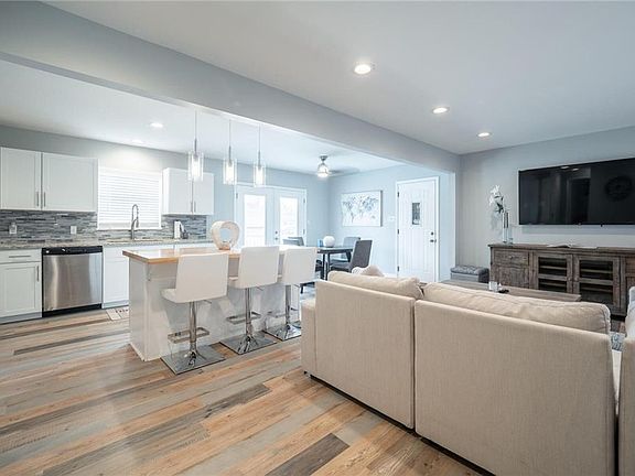 4th image of 3437 W 62nd Pl