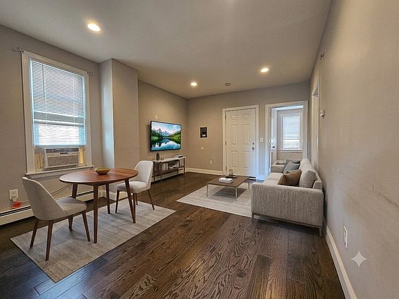 4th image of 80 Dukes St