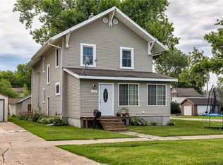 2102 W 2nd St, Perry, IA 50220