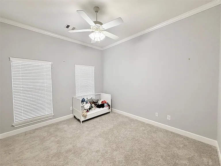 606 Knox St — Photo 15