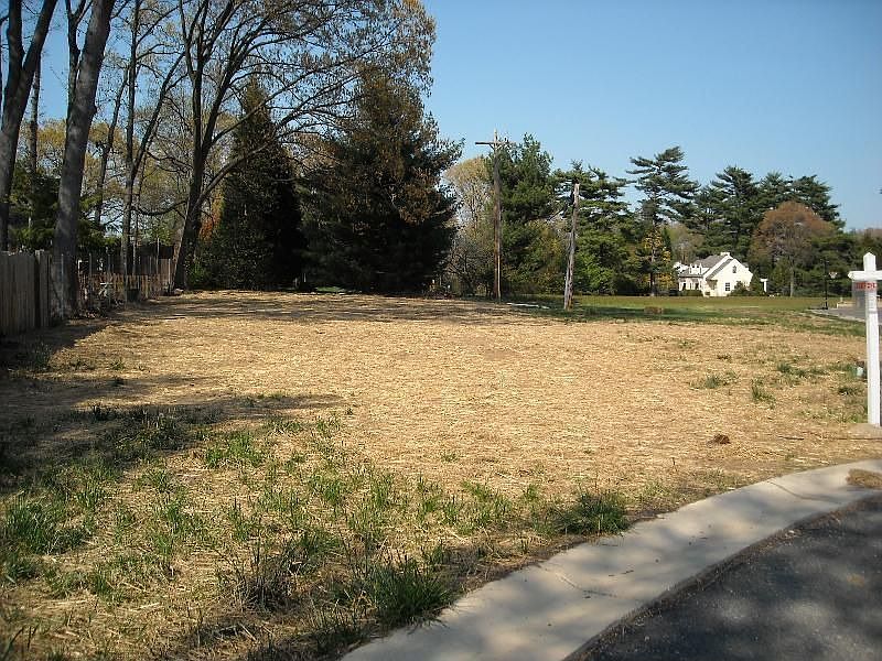 1st image of 256 Moreau Ln
