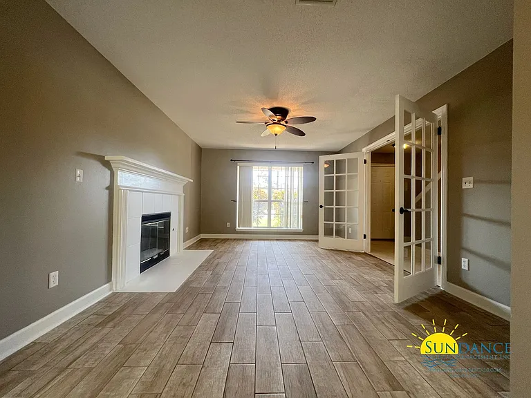 453 Forest Glen Pl — Photo 2