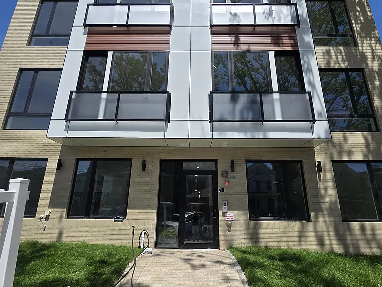 40 Lembeck Ave #306L — Photo 9