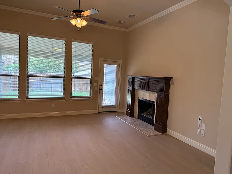 2701 Westpoint Dr — Photo 7