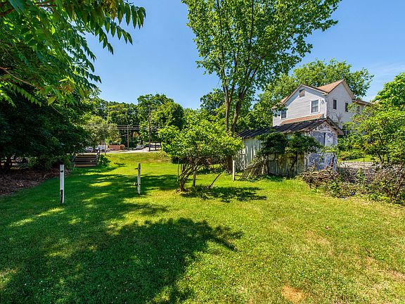 4th image of 820 Bloomfield Ave #2