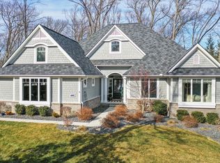 7524 Maple Ridge Dr, Clarkston, MI 48346