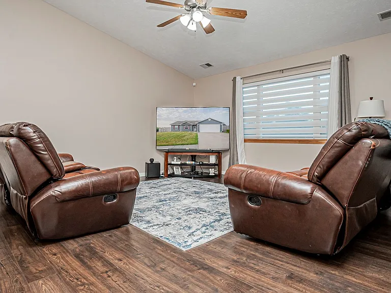 2517 Elm Creek Dr — Photo 9
