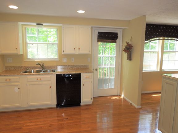 4th image of 10817 Lakehurst Ct