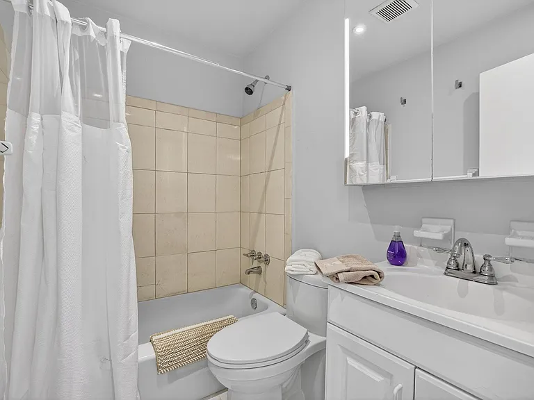 4051 NE 13th Ave #77 — Photo 25