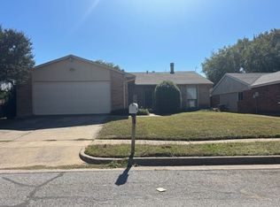 6808 Blackberry Dr, Arlington, TX 76016